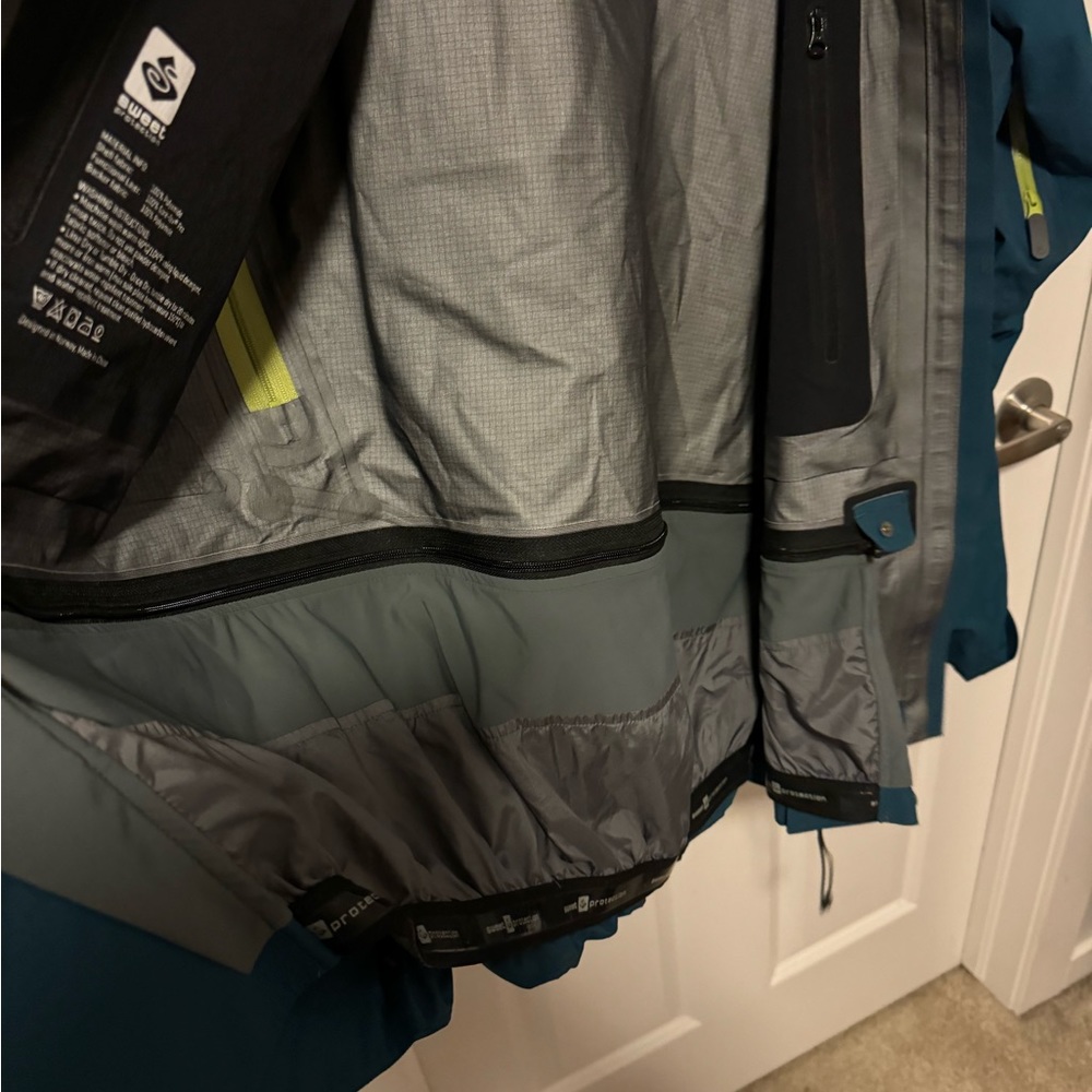 Sweet Protection green ski shell - Picture 4 of 6